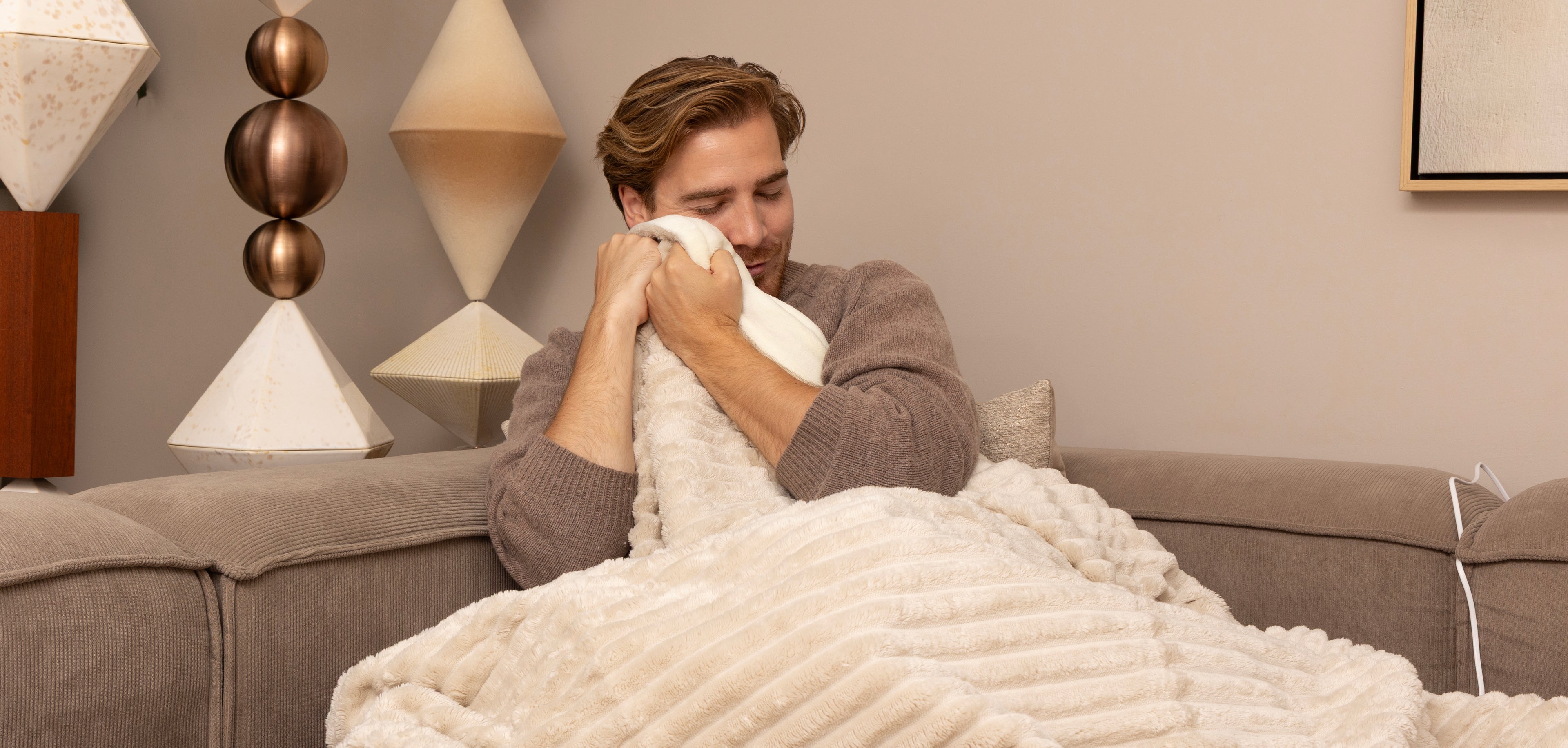 Luxe warmtedeken striped voor op de bank