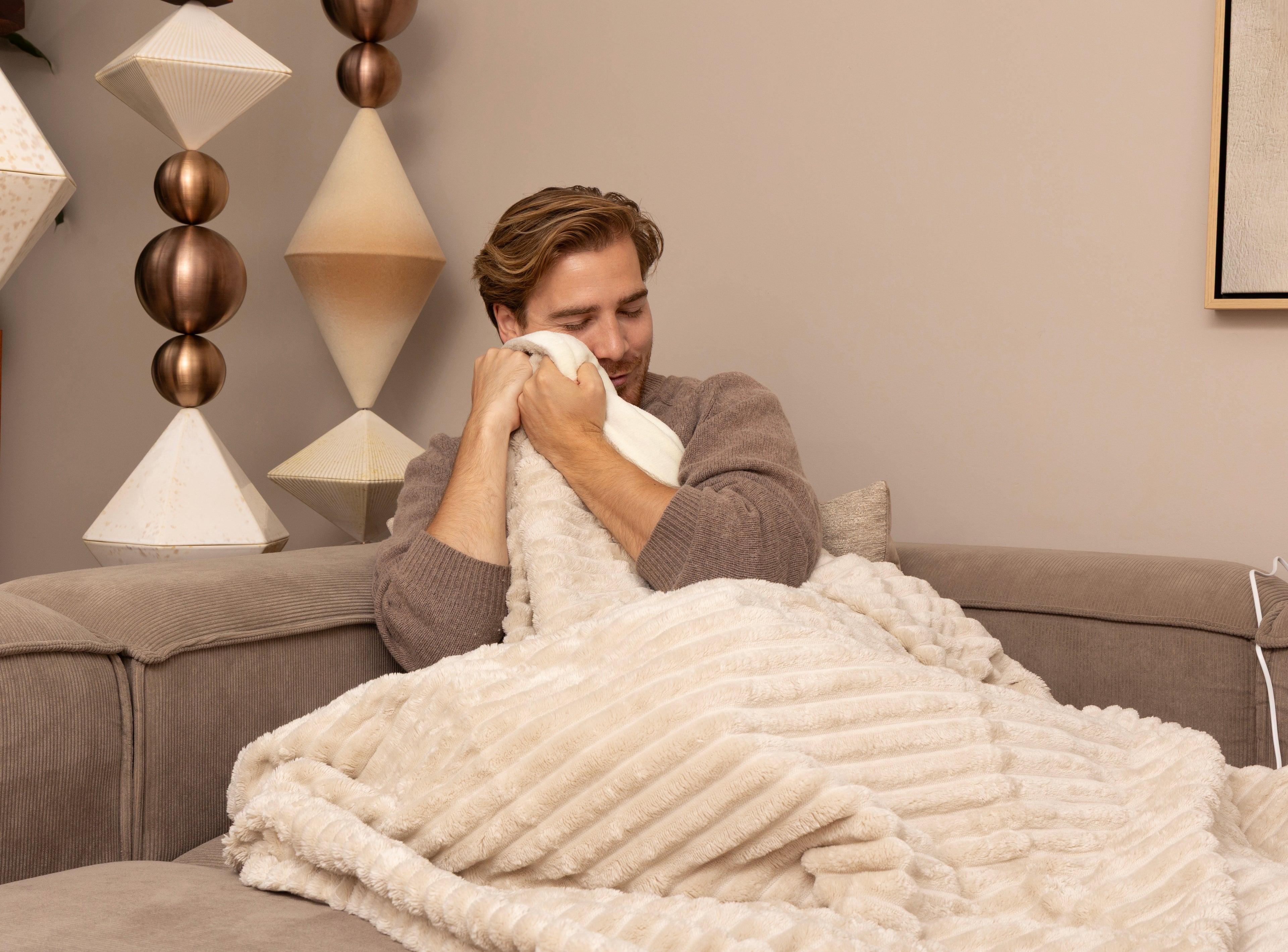 Luxe warmtedeken striped voor op de bank