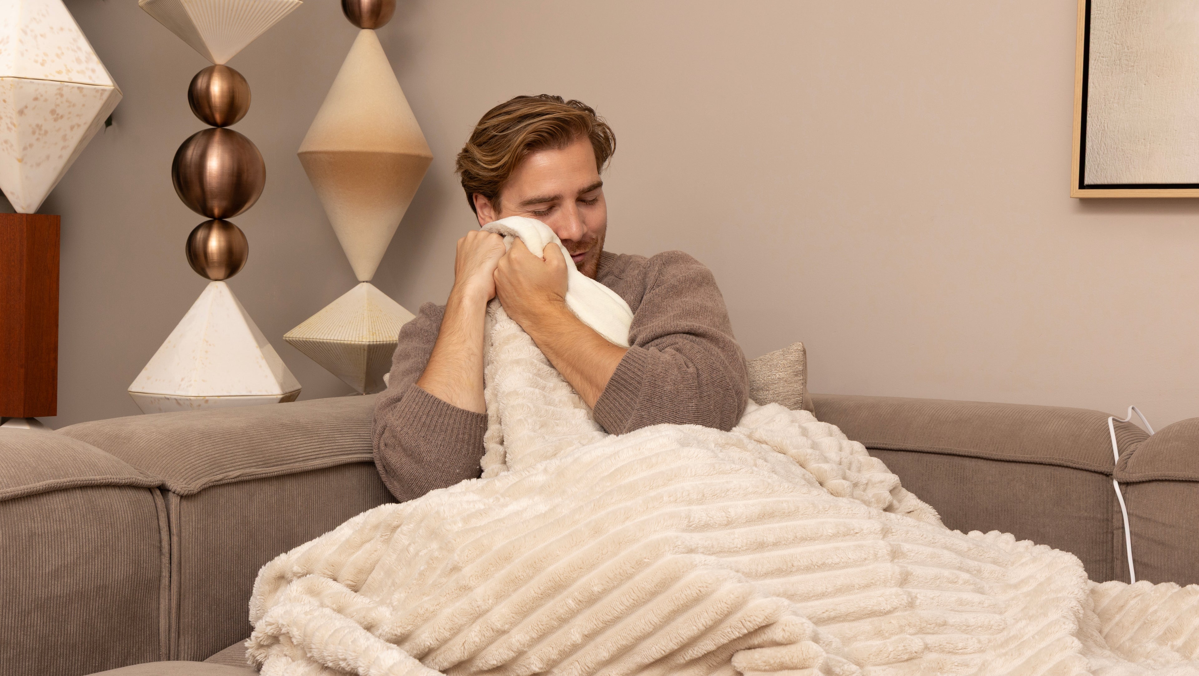 Luxe warmtedeken striped voor op de bank